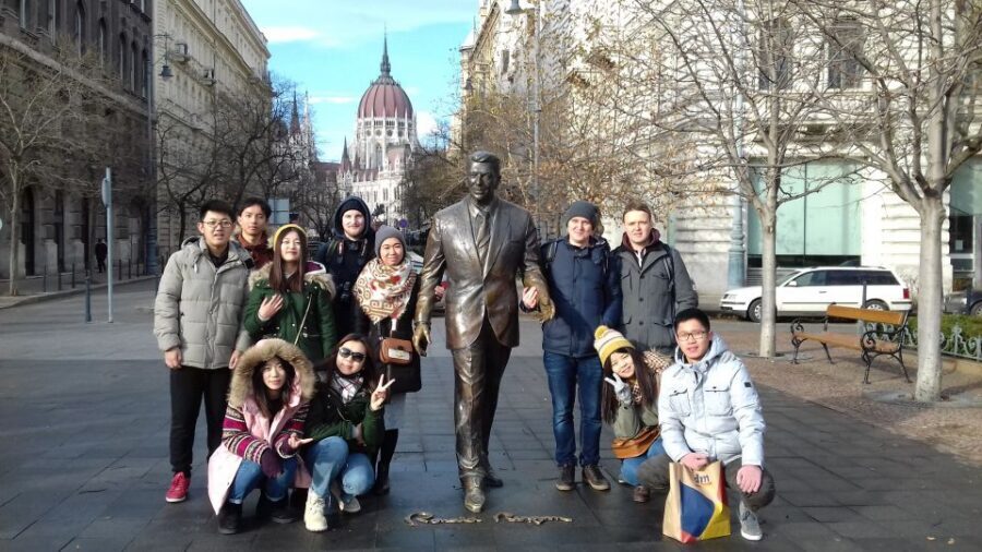 Budapest: City Center Walking Tour - Traditional pedestrian streets to Liberty Square: where the story gets heavy
