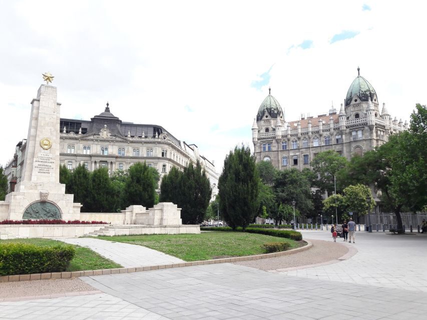Budapest: City Center Walking Tour - Kossuth Square and the Hungarian Parliament: dictatorship and 1956