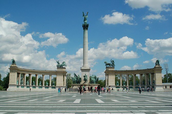 Budapest City Sightseeing Half-Day Tour - Coach comfort and what a half-day group tour feels like