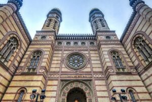Budapest City Walk in Jewish Quarter - Beyond Big Landmarks: Courtyards, Shops, and Gozsdu