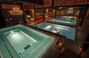 Budapest: Couple Holistic Swedish Massage with Jacuzzi Time - The 60-minute couples holistic Swedish massage