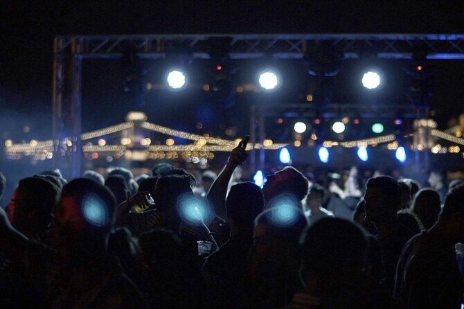 Budapest Danube Cruise with DJ, Drinks and After Party - Night Views From the Open-Air Terrace (And Where to Look)