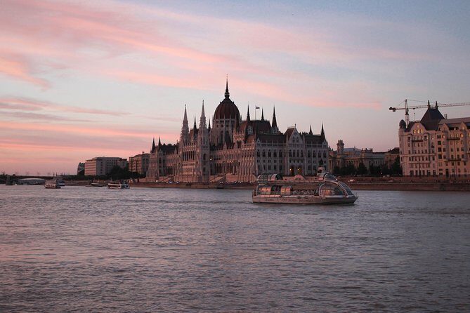 Budapest Danube River Candlelit Dinner Cruise with Live Music - Live Music: Chilled Entertainment That Fits the Setting