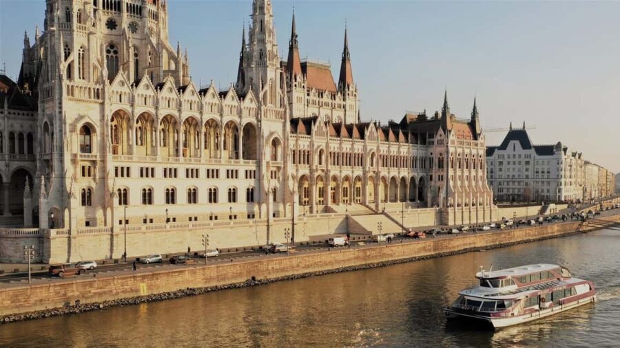 Budapest: Danube River City Lights Express Cruise - Practical tips that make the ride better