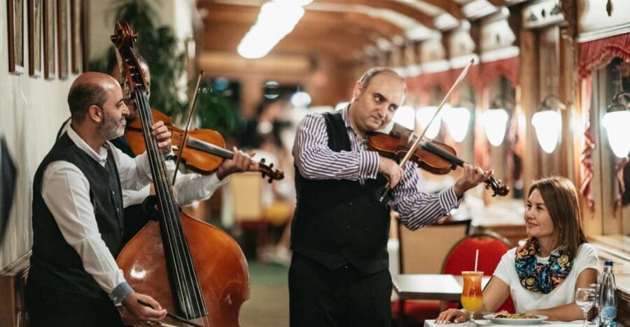 Budapest: Danube River Cruise with Dinner and Prosecco - Why a 90-minute Danube dinner cruise works so well