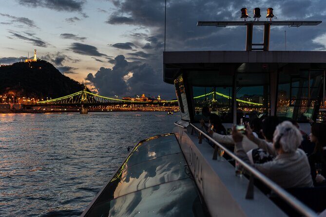 Budapest Danube River Sightseeing Night Cruise with Drink - Southbound Danube highlights: Buda Castle, Elizabeth Bridge, and the two riverfronts