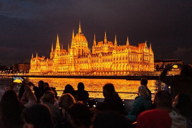 Budapest Danube River Sightseeing Night Cruise with Drink - Crowds, seating, and audio quirks: how to avoid the common frustrations