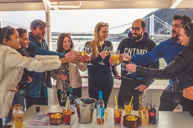 Budapest Danube Sightseeing Cruise with Unlimited Drinks - Buda Castle and the Royal View Zone: Where Your Photos Start to Feel Real
