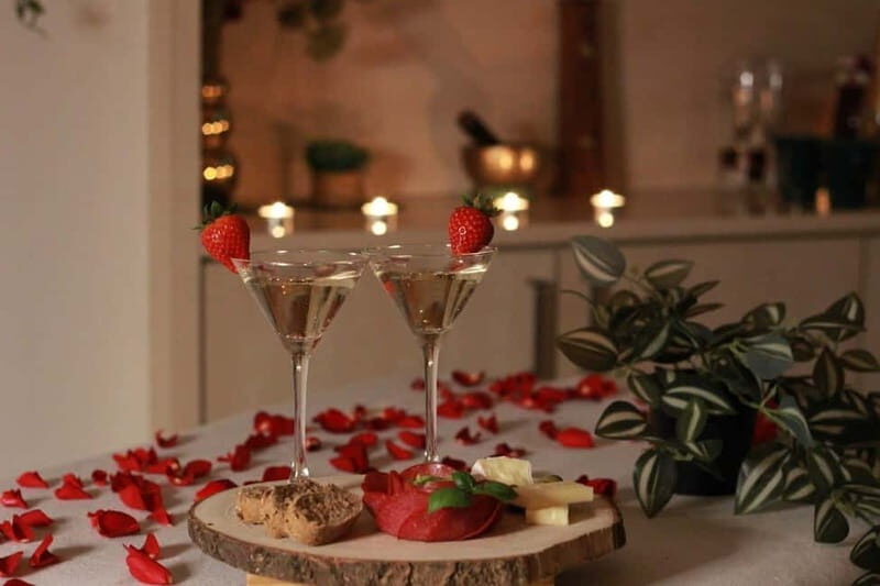 BUDAPEST, Day Spa : Couples Massage with Roses Bubble Bath - A Couples Spa Stop at FD - Fashion & Day Spa in Budapest