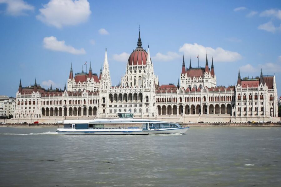 Budapest: Daytime Sightseeing Boat Cruise - FAQ