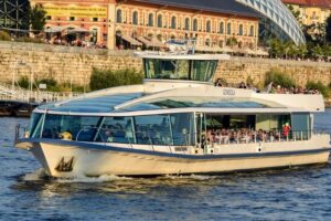 Budapest: Daytime Sightseeing Boat Cruise - Audio Guide in 30 Languages: Use It Like a Pro