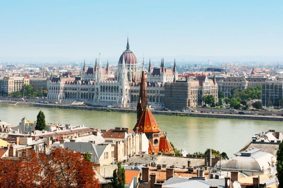 Budapest: Daytime Sightseeing Boat Cruise - Drinks and Wi-Fi: The Little Extras That Make a Short Cruise Feel Better