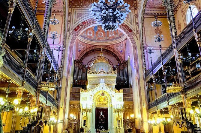 Budapest Dohany, Heroes', Rumbach synagogues & Jewish Ghetto Tour - Entering the Great Synagogue (Nagy Zsinagóga) and why it matters