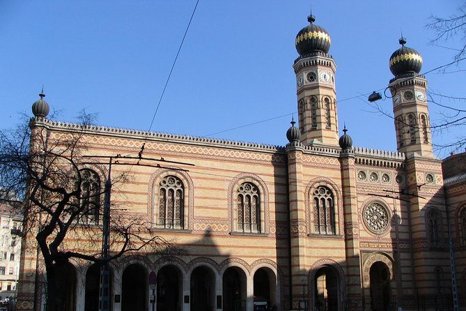 Budapest Dohany Synagogue & Hungarian Jewish Museum & free extras - Entering Dohány Street Synagogue (Nagy Zsinagóga) the right way
