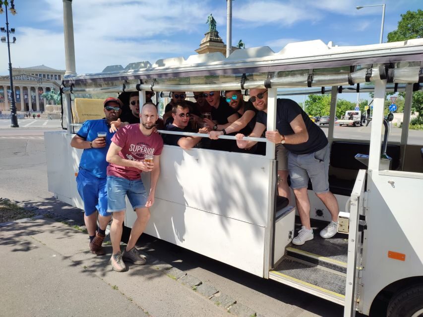 Budapest: eBeerBus Sightseeing Tour - Meeting at Heroes Square: how the start really works