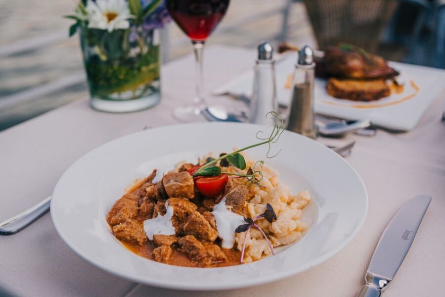 Budapest: Evening Cruise and Dinner with Welcome Drink - Key things to know before you go