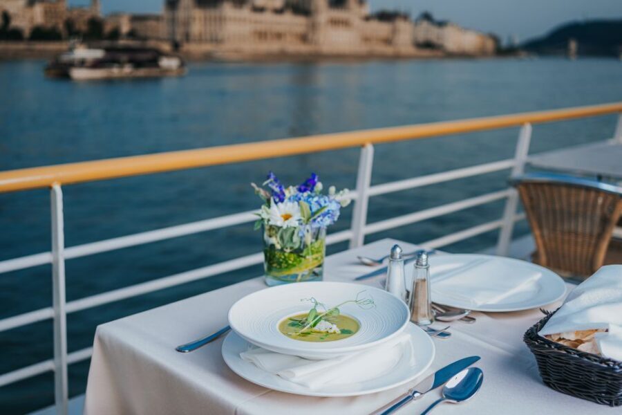 Budapest: Evening Cruise and Dinner with Welcome Drink - Where You Meet at Vigadó 6. kikötő (and How to Get Good Seats)