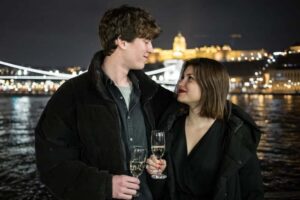 Budapest: Evening Cruise including Drinks and Live Music - Getting on the Gróf Széchenyi Ship in Central Budapest