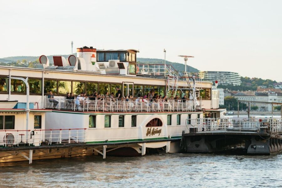 Budapest: Evening Cruise including Drinks and Live Music - Who This Cruise Fits Best (and Who Might Skip It)