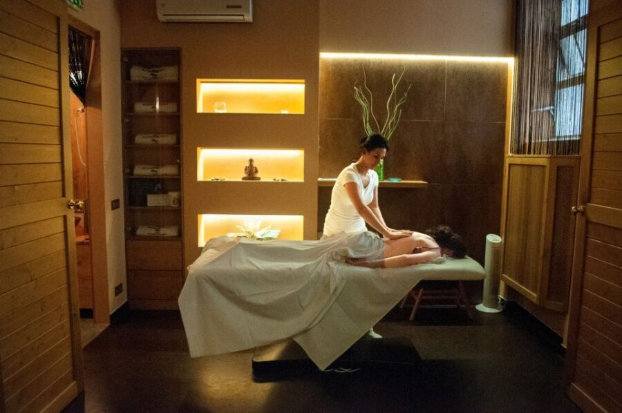 Budapest: Full-Day Gellért Spa Ticket - How Crowds Affect Your Experience (and How to Beat Them)