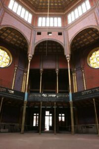 Budapest Grand Half-Day Jewish Heritage Tour - Dohány Street Synagogue: more than a huge room