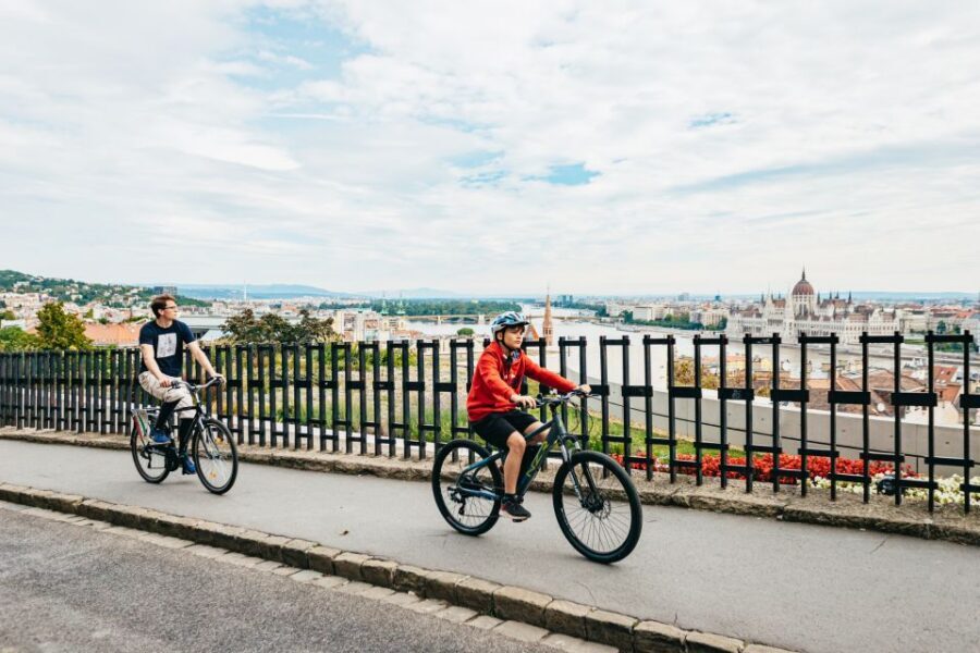 Budapest: Grand Sightseeing Bike Tour - Castle District climb: why the hill is worth the view