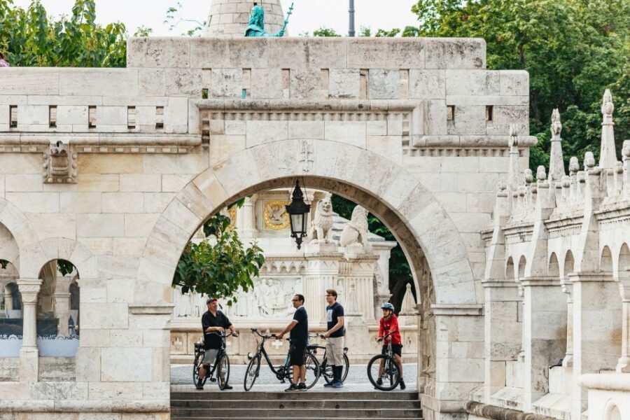 Budapest: Grand Sightseeing Bike Tour - Margaret Island break: a breather between monuments