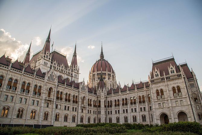 Budapest Grand Walk - St. Stephen’s Basilica and the Oldest Metro Line Moment