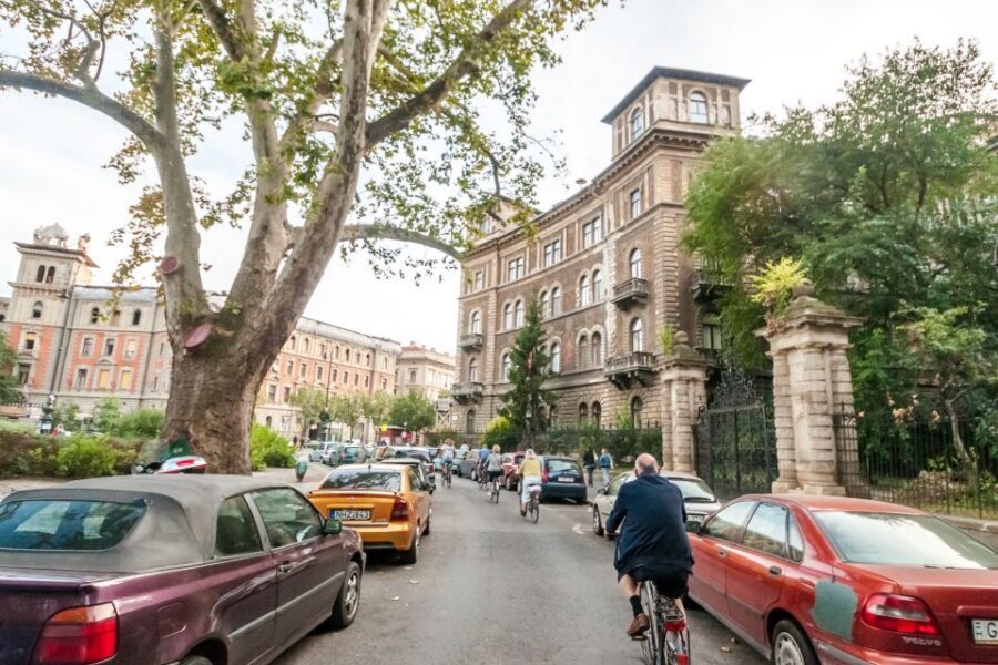 Budapest: Guided City Discovery Bike Tour - Back to the Basilica area: old streets, the Jewish Quarter, and grand bridges