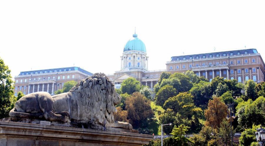 Budapest: Guided City Tour by E-Bike - Guides make the difference: pace, humor, and clear stop-by-stop context