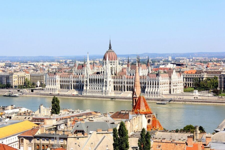 Budapest: Guided City Tour by E-Bike - Getting started near Astoria and the Great Synagogue