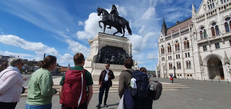 Budapest: Guided City Walking Tour in Buda and Pest - Key highlights worth aiming for