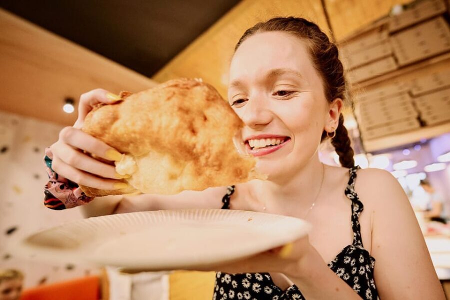 Budapest: Guided Food Tour with Wine, Beer, and Shots - District 7 and the Kazinczy Street Synagogue start: history you can taste