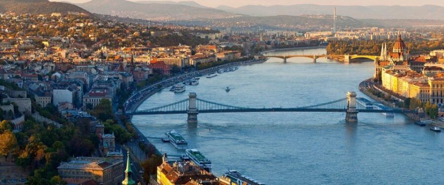 Budapest: Half-Day Highlights Small Group Private Tour - Starting in District V: how pickup shapes your whole day