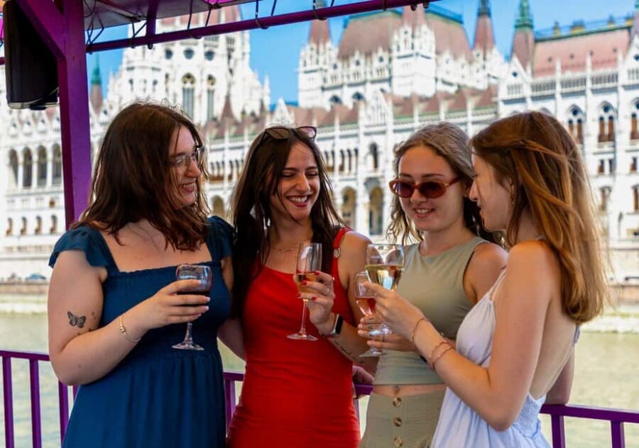 Budapest: Happy Hour Sightseeing Cruise - Key things to know before you board