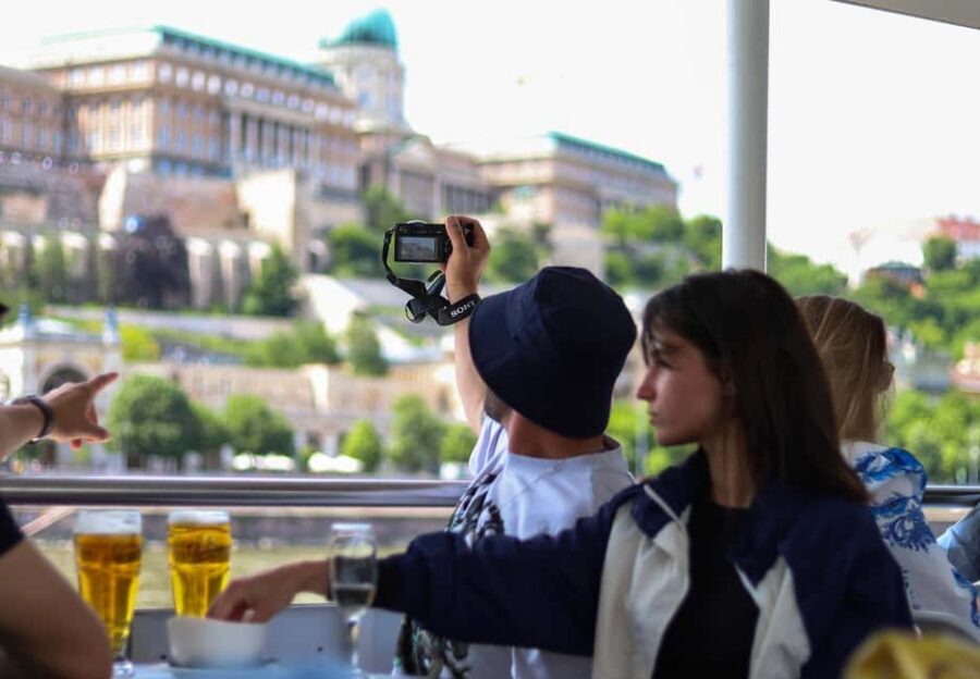 Budapest: Happy Hour Sightseeing Cruise - Cocktail Time: Getting Your Drink and Choosing a View