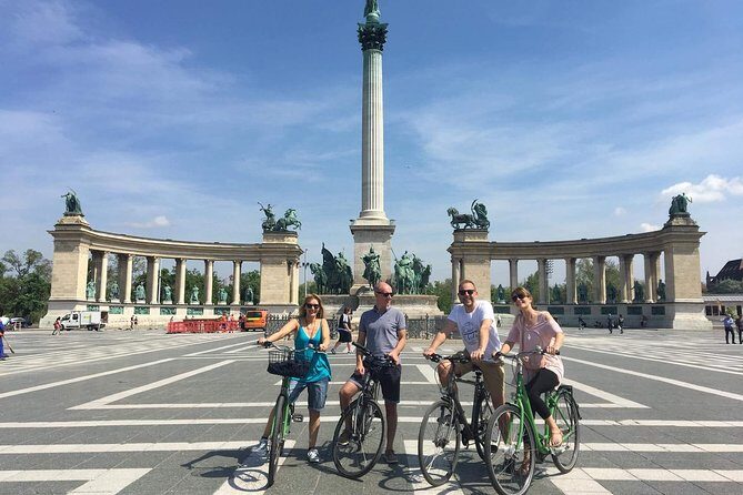 Budapest Highlights Bike Tour - Why a guided bike loop beats buses in Budapest