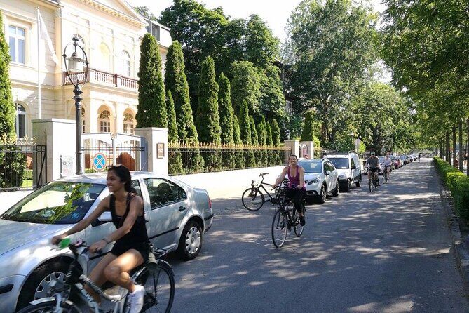 Budapest Highlights Bike Tour with a local guide - Why a 3.5-hour bike route works so well in Budapest