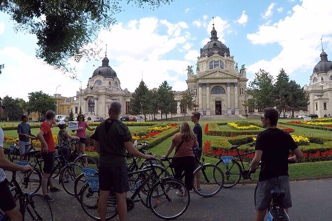 Budapest Highlights Bike Tour with a local guide - The guide’s role: stories that connect buildings to real life