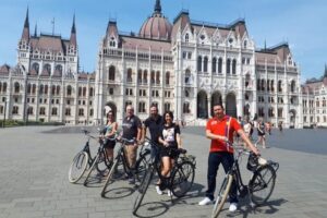 Budapest : Highlights & Hidden Gems Walking Tour - Meeting point: how to find your guide without stress