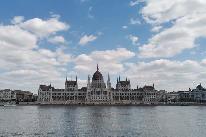 Budapest Highlights Private E-bike Tour - Stop-by-stop: your Budapest highlights on two wheels