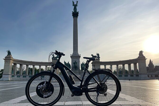 Budapest Highlights Private E-bike Tour - Meeting point and the ride loop you’ll follow