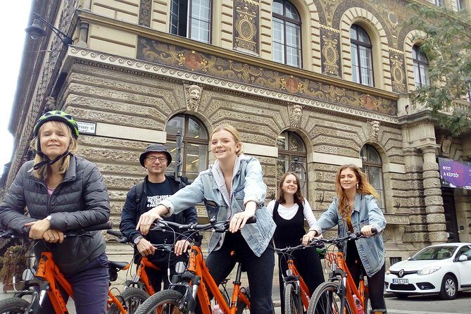 Budapest Historic Downtown Bicycle Tour in small groups - Szabadság tér and the Parliament area: memorials and world-famous views