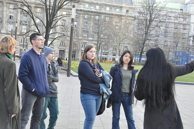 Budapest Historical Sightseeing - Free Walking Tour - Stop 4: Elizabeth Square, the Budapest Eye, and nightlife geography