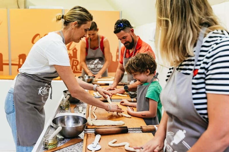 Budapest: Hungarian Chimney Cake Workshop in the City Center - Key things to look for in this Budapest chimney cake class
