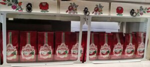Budapest: Hungarian Cuisine in the Market Hall (german) - What you taste: salami, sausage, cheese, paprika, pickles, and the other everyday favorites