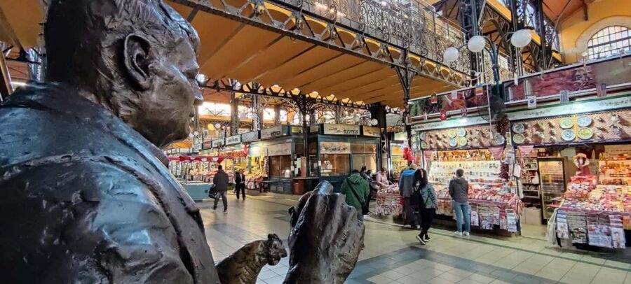 Budapest: Hungarian Cuisine in the Market Hall (german) - The itinerary flow: the market visit that makes the history make sense