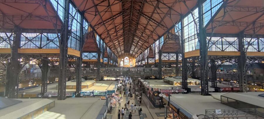 Budapest: Hungarian Cuisine in the Market Hall (german) - Unicum and homemade syrup: the Hungarian finish that actually teaches you flavor culture