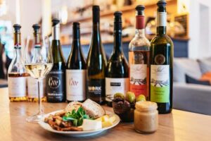 Budapest: Hungarian Wine Tasting with 7 Wines and Tapas - Wine the Gap and the 2-hour rhythm
