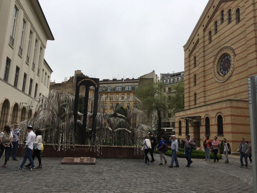 Budapest: Jewish District Private Walking Tour - Getting picked up in style, and dressing for synagogues